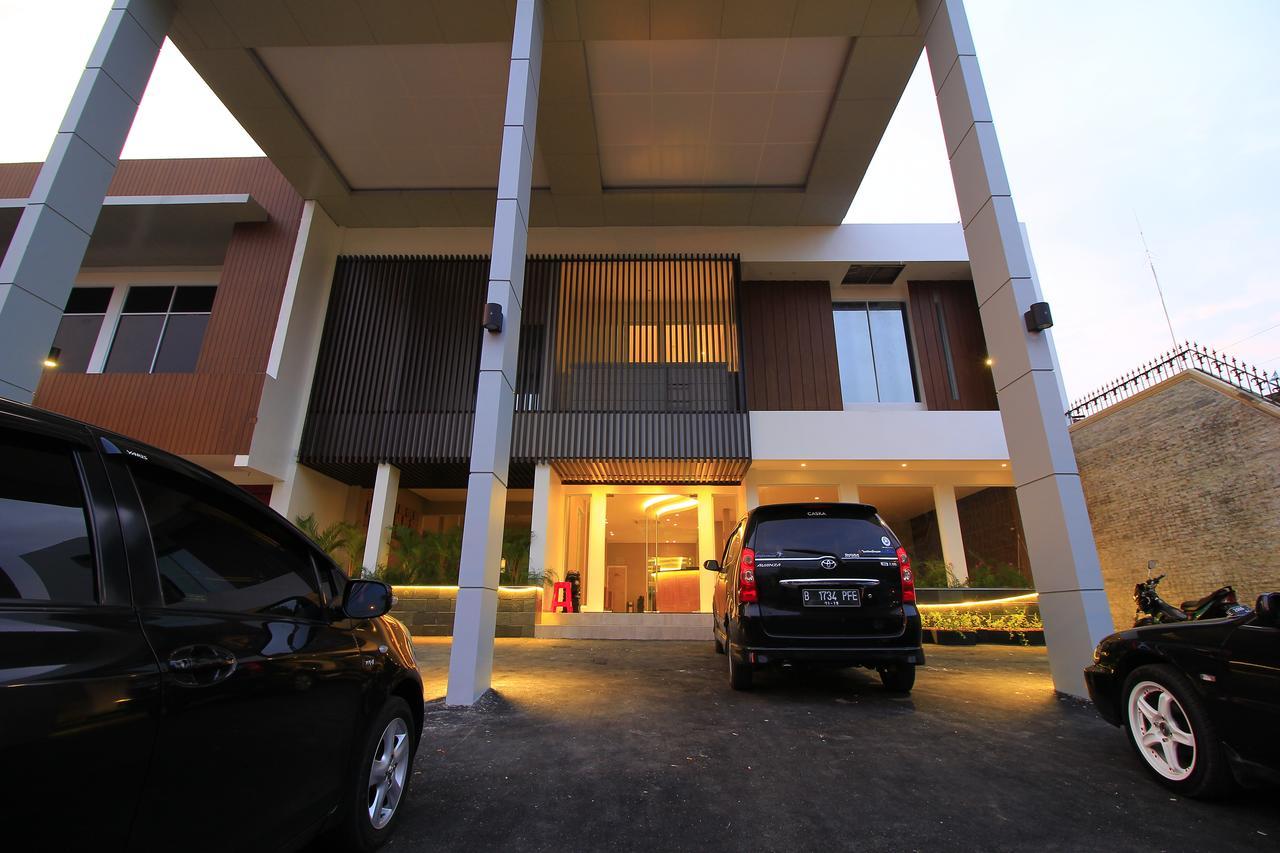 Vinotel Cirebon Exterior photo